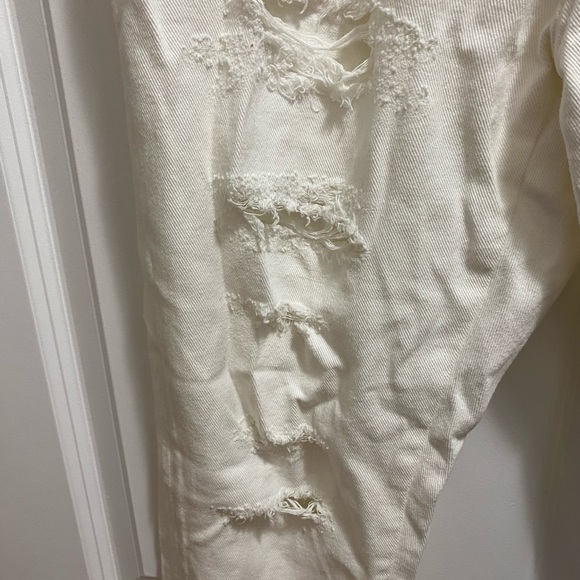 NWT white jeans with rips - Picture 3 of 8